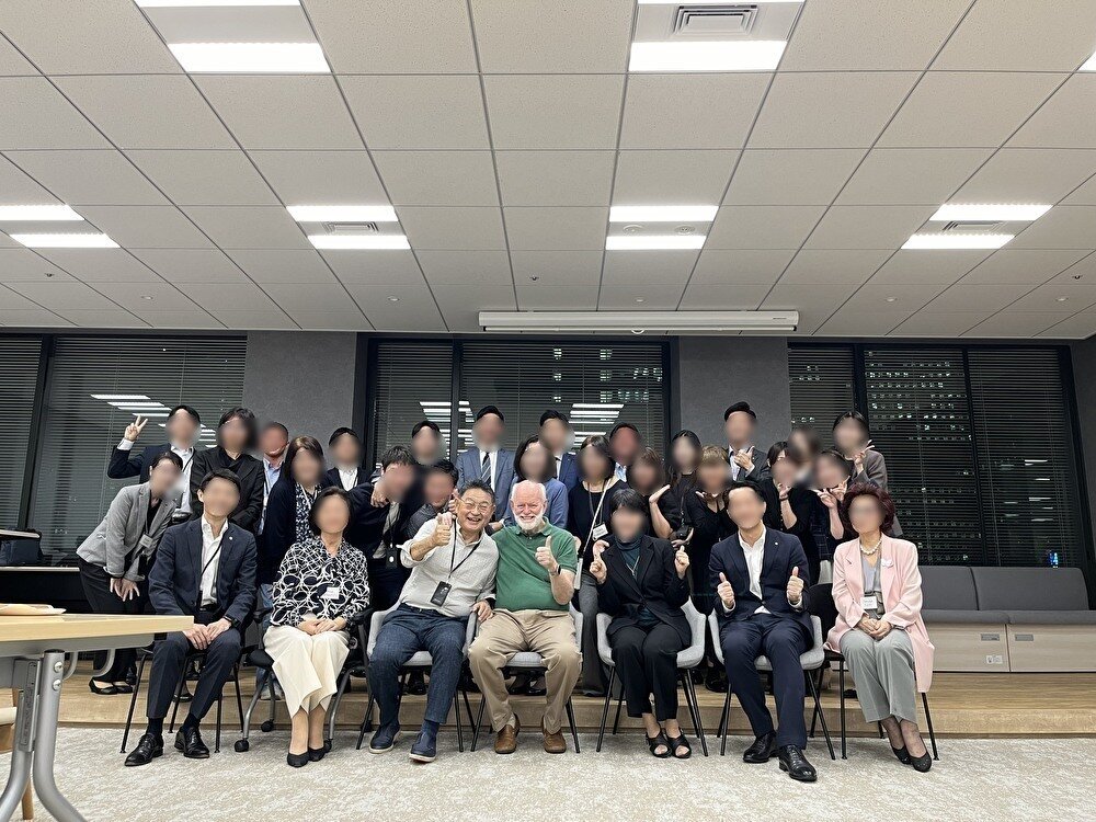 マーシャル氏来日　集合写真（マーシャル氏、細川さんぼかしなし）.jpg