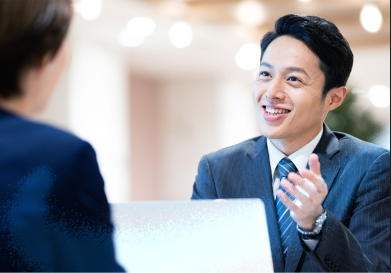 写真：経営者の思考を深めるため、1対1で対話しながら伴走するエグゼクティブコーチング